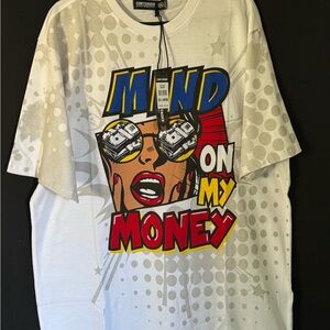 Contemporary White Graphic Tee with Bold Design